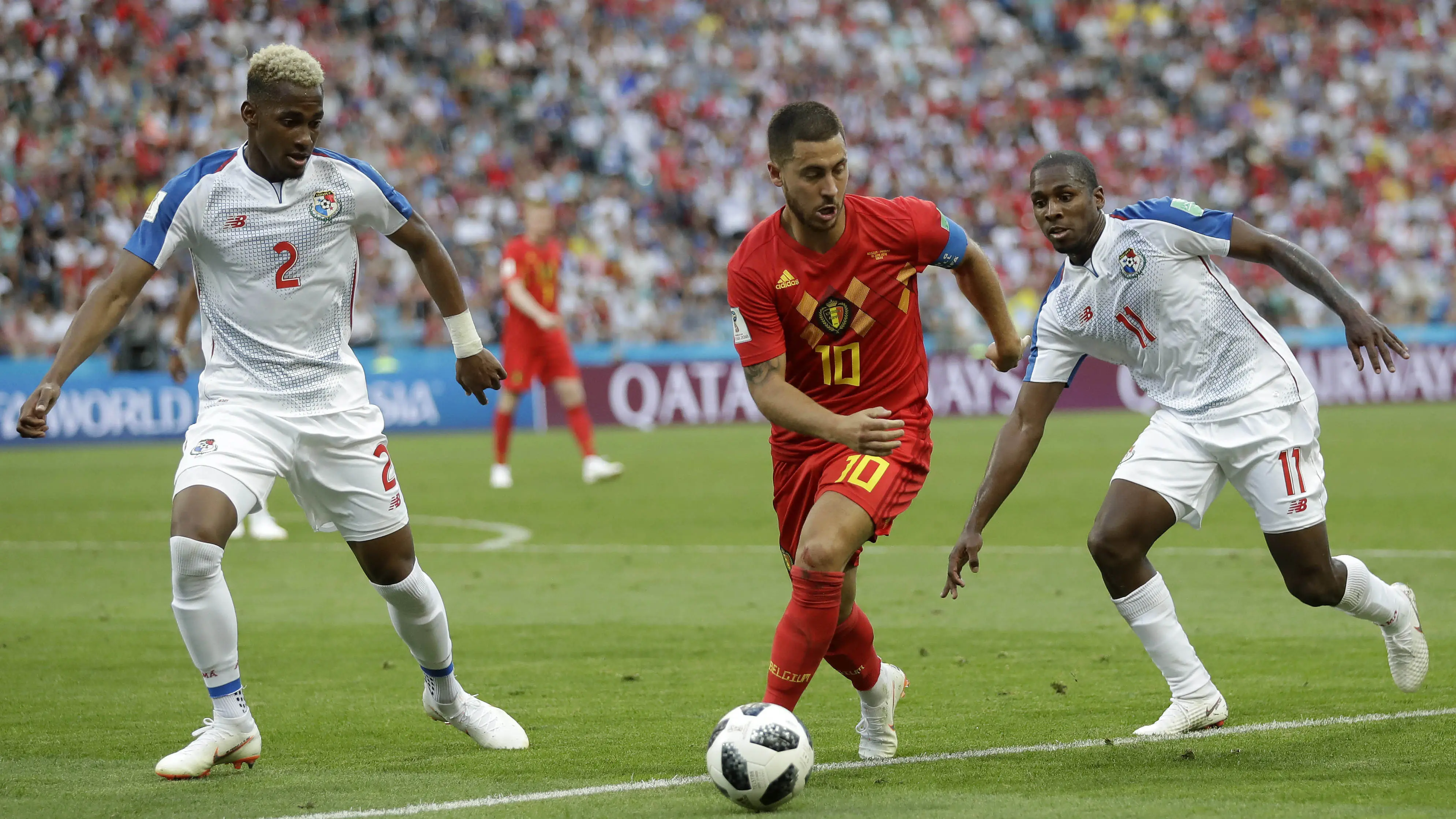 Gelandang Belgia, Eden Hazard (tengah) (AP/Matthias Schrader)