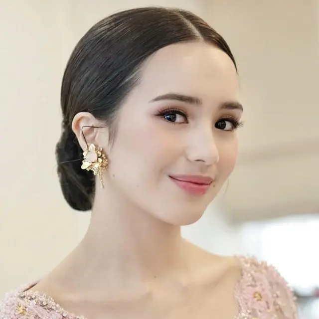 Beby Tsabina Resmi Dilamar Rizki Natakusumah di momen Hari Kartini