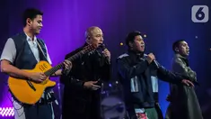 Penampilan Ran saat berduet dengan Marcell dalam konser “ Marcell Tujuh Belas" di Balai Sarbini, Jakarta, Jumat (18/10/2019). Dalam penampilannya mereka membawakan lagu hitsnya yaitu candu asmara dan pandangan pertama. (Liputan6.com/Faizal Fanani)