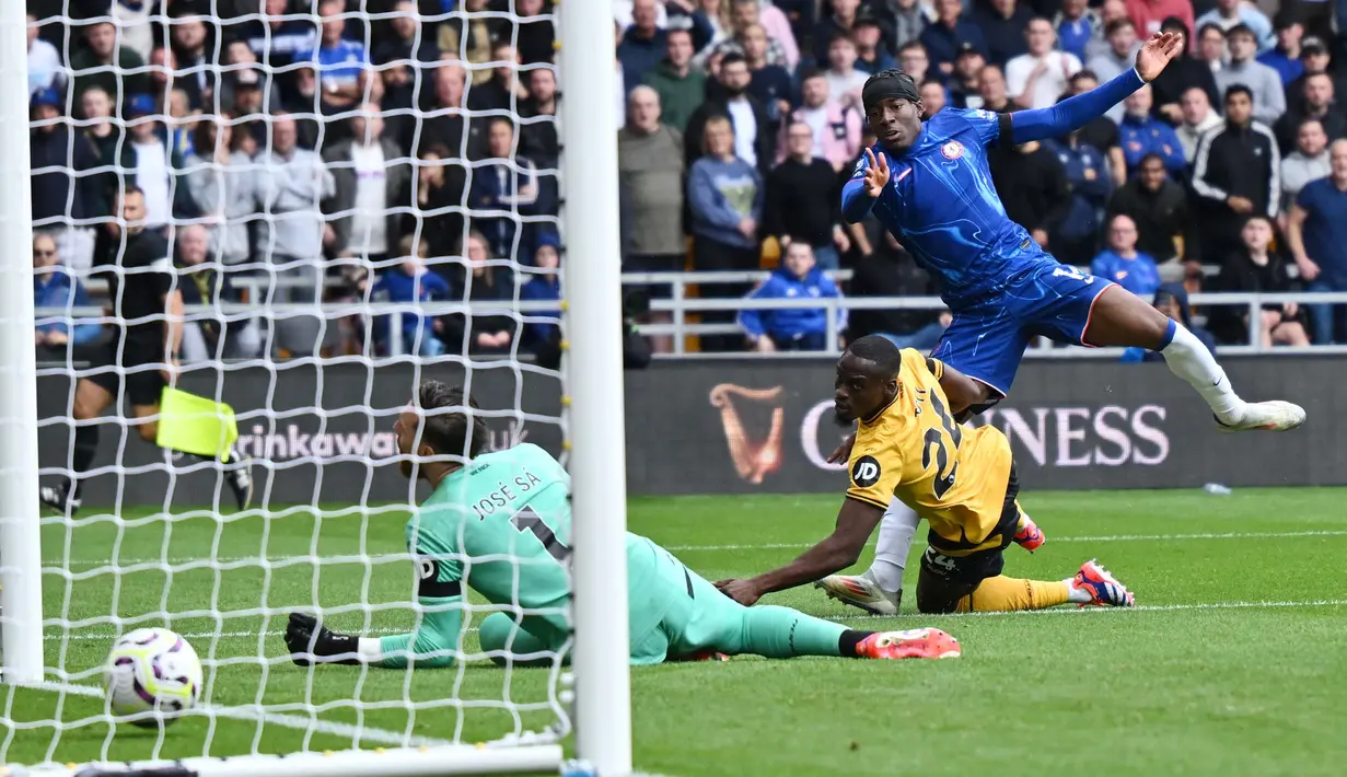 Chelsea menang telak atas Wolverhampton di laga pekan kedua Premier League 2024/2025 di Stadion Molineux, Minggu (25/08/2024) malam WIB. (AFP/Justin Tallis)