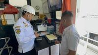 Direktorat Jenderal Perhubungan Laut Kementerian Perhubungan melakukan sejumlah inspeksi ke kapal penumpang di Kepulauan Riau. (Dok Kemenhub)