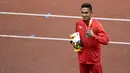 Ferry Pradana meraih medali perak di cabang para atletik nomor lari 400 meter putra klasifikasi T45/46/47 pada Asian Para Games 2018, di Stadion Utama Gelora Bung Karno Jakarta, Kamis(11/10/2018).  (Bola.com/Peksi Cahyo)