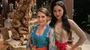 <p>Kali ini, berpose bersama sang ibu, Laksmi Shari terlihat mengenakan kebaya Bali bernuansa hijau muda, dipadu dengan kain bermotif bernuansa merah maroon, dan selendang merah yang dililitkannya di bagian pinggang. Foto: Instagram.</p>