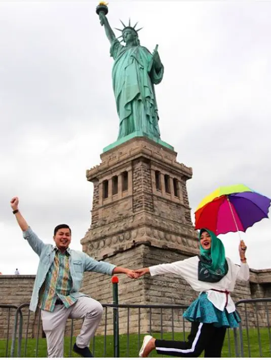 Ini beberapa potret keharmonisan rumah tangga Dian Pelangi dan Tito Haris. Kebahagiaan sering diunggah ke media sosial milik sang suami. Begitu juga saat berlibur ke beberapa negara. (Instagram/tito.haris)