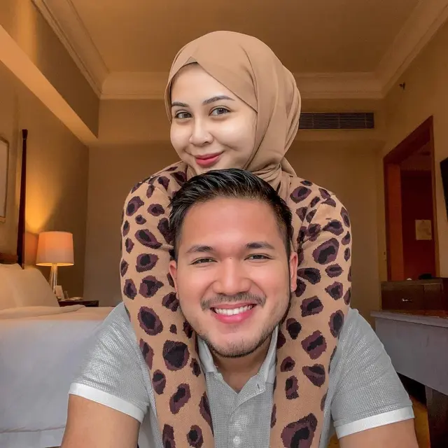 Hamil Anak Pertama, Ini 6 Momen Manis Kesha Ratuliu dan Suami