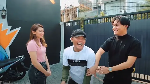 Dijodohkan Ortu, Ini 7 Potret Pertemuan Rizky Febian dan Amanda Caesa