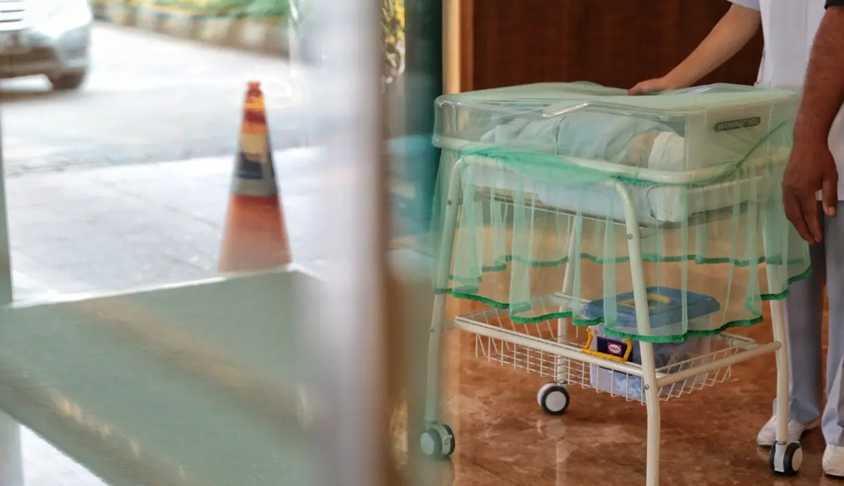 Seperti diketahui, penyanyi Rinni baru saja melahirkan anak pertamanya berjenis kelamin laki-laki pada Senin (19/2). Rini melahirkan secara caesar. (Adrian Putra/Bintang.com)