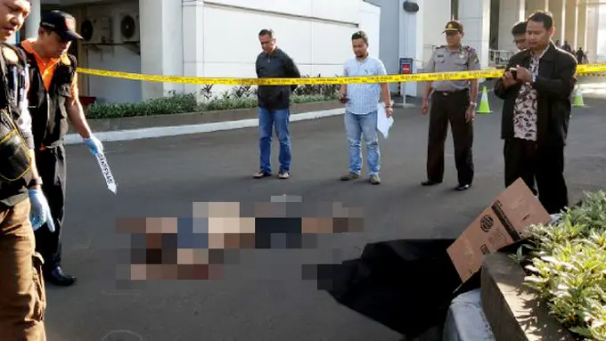 Sebelum Lompat, Pria Tewas di Senayan City Sempat Merokok