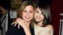 "Setiap ibu dan anak mengalami beda pendapat," ujar Mandy menanggapi prihal hubungannya dengan Selena Gomez. (Life&Style)