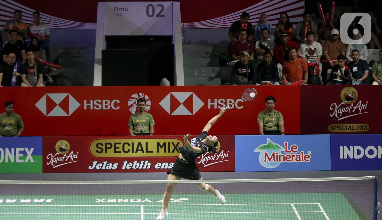 Sayangnya, Gregoria kembali sulit menyaingi Wang Zhi Yi setelah itu. (Liputan6.com/Herman Zakharia)