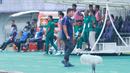<p>Pelatih Persita Tangerang, Alfredo Vera saat melawan Persebaya Surabaya pada laga pekan ke-18 BRI Liga 1 2022/2023 di Stadion Indomilk Arena, Tangerang, Rabu (18/1/2023) sore WIB. Persita kalah 0-5 dari Persebaya. (Bola.com/M Iqbal Ichsan)</p>