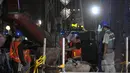 Pengecoran dinding beton terkait pembangunan stasiun bawah tanah MRT, di kawasan Bundaran HI, mulai dilakukan, (29/8/14).(Liputan6.com/Johan Tallo)