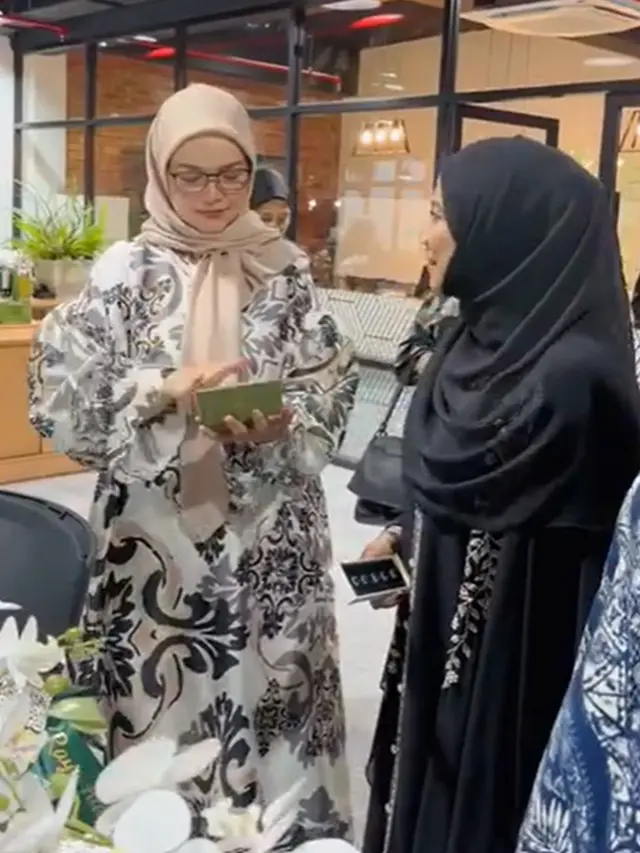 6 Model Gamis Kasual ala Siti Nurhaliza, Simpel dan Nyaman Dipakai Sehari-hari