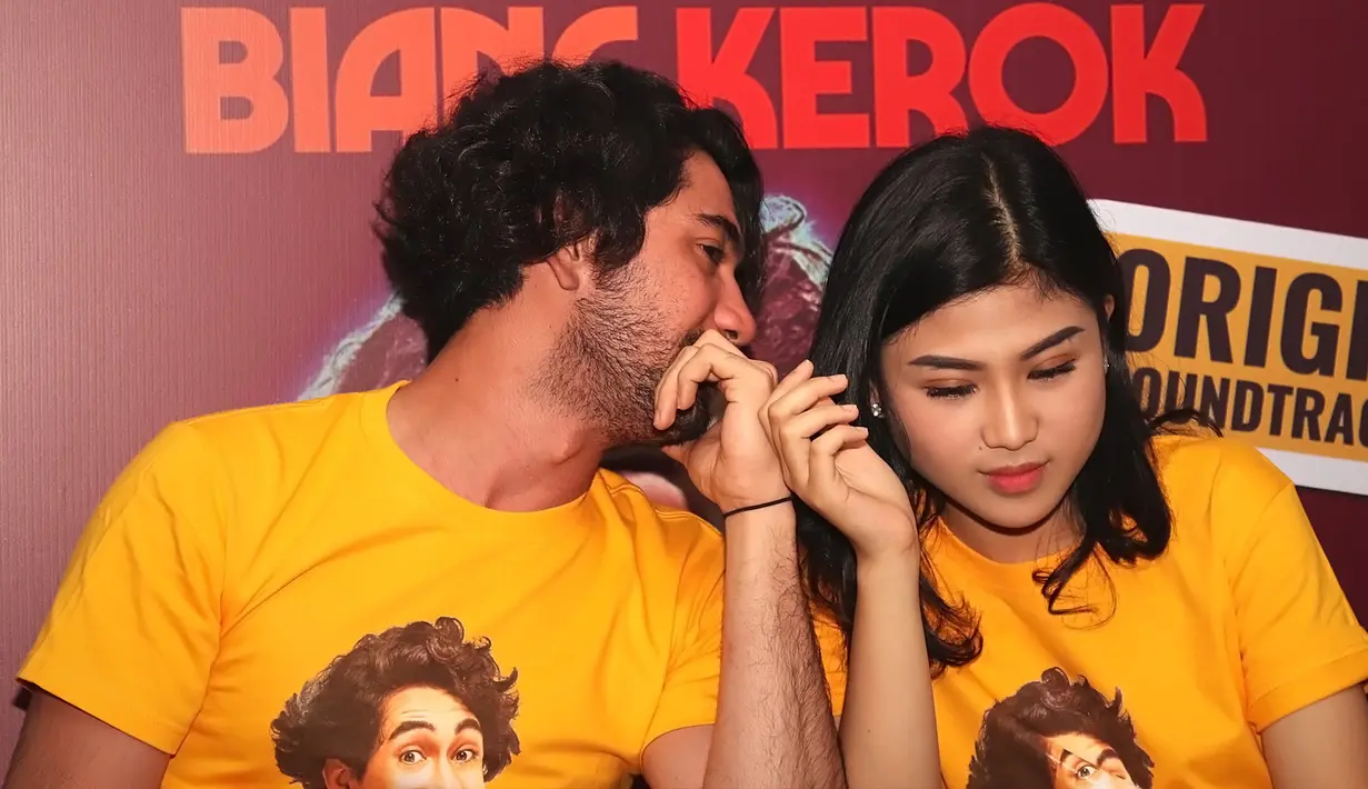 Selain Akting, Reza Rahadian dan Delia Husein Nyanyi di OST Film