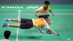 Indonesia tak menyisakan satu pun wakilnya di babak final turnamen bulu tangkis Indonesia Open 2024 setelah satu-satunya wakil tersisa di babak semifinal, pasangan Sabar Karyaman/Moh Reza Pahlevi disingkirkan ganda putra Malaysia, Man Wei Chong/Kai Wun Tee dalam duel dua game 27-29, 13-21 di Istora Senayan, Jakarta, Sabtu (8/6/2024). Dengan hasil ini, Indonesia kembali melanjutkan puasa gelar setelah terakhir meraihnya lewat pasangan Marcus Fernaldi Gideon/Kevin Sanjaya Sukamuljo pada edisi 2021. (Bola.com/Bagaskara Lazuardi)