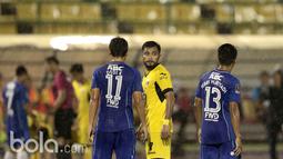 Zulham Zamrun bergabung dengan Mitra Kukar sejak awal Turnamen Piala Presiden 2017 berlangsung dan hingga saat ini belum menujukan penampilan terbaiknya Mitra Kukar. (Bola.com/Nicklas Hanoatubun)