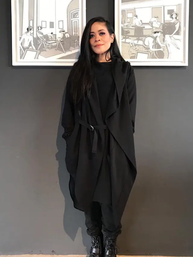 FOTO: Gaya OOTD Kikan dengan Busana Serba Hitam, Tetap Stylish