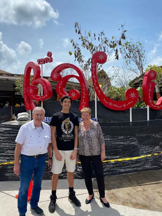 <p>Maudy Koesnaedi temani mertua di Bali (Instagram/maudykoesnaedi)</p>