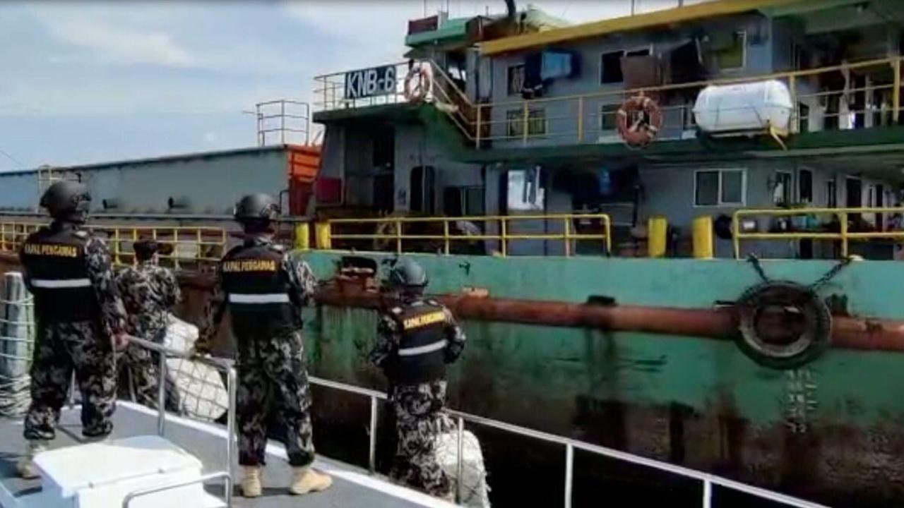 KKP menyetop penambangan pasir ilegal di wilayah perairan Pulau Rupat, Kepulauan Riau.