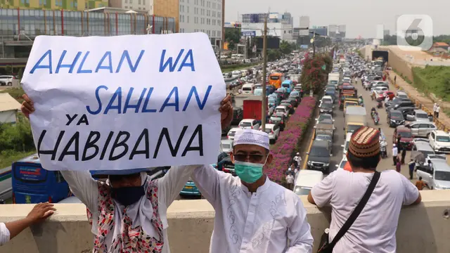 Tol Bandara Dipadati Massa Penjemput Rizieq Shihab