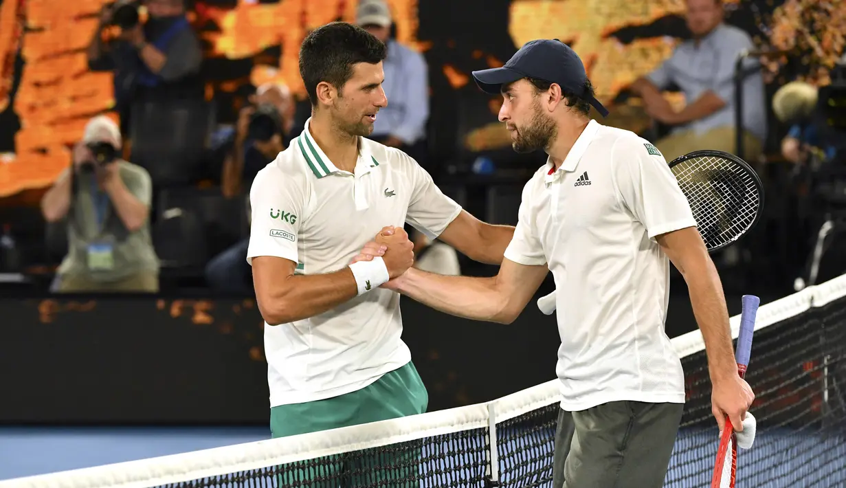 Petenis berusia 33 tahun itu menghentikan perlawanan Karatsev, yang melakoni debut di ajang grand slam. (Foto: AFP/Paul Crock)
