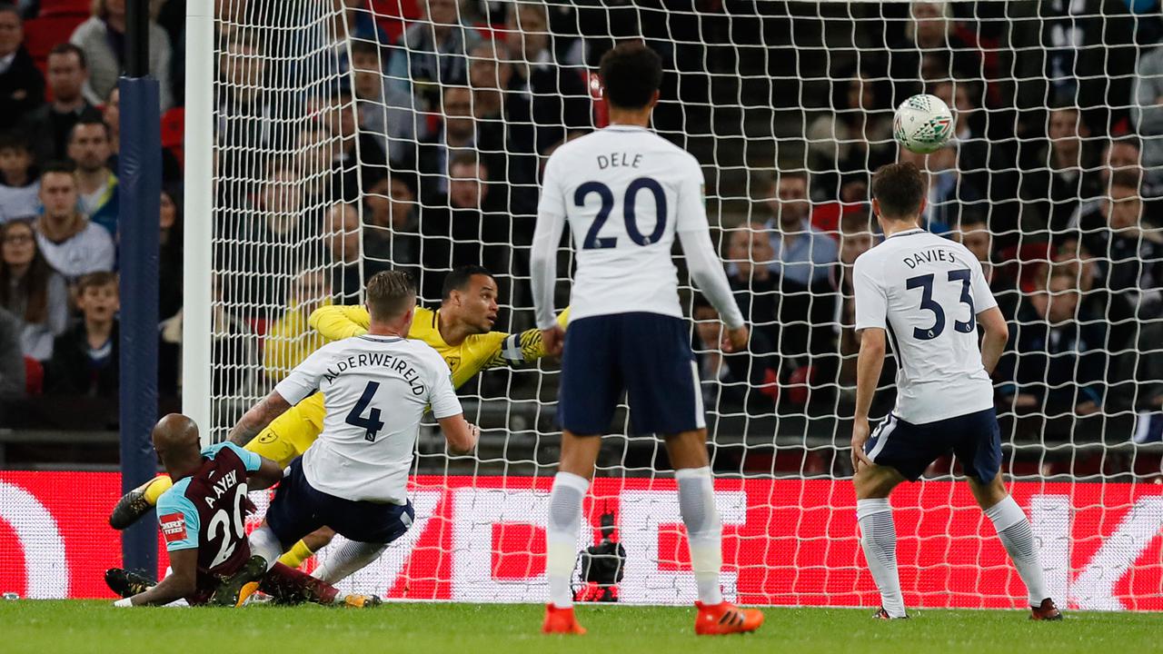 West Ham Singkirkan Tottenham Hotspur