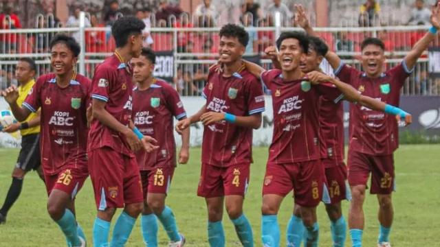 Para pemain Persewangi Banyuwangi rayakan kemenangan atas lawannya Persinga Ngawi dalam final Liga 4 Jawa Timur di Stadion Ketonggo Ngawi (Istimewa)