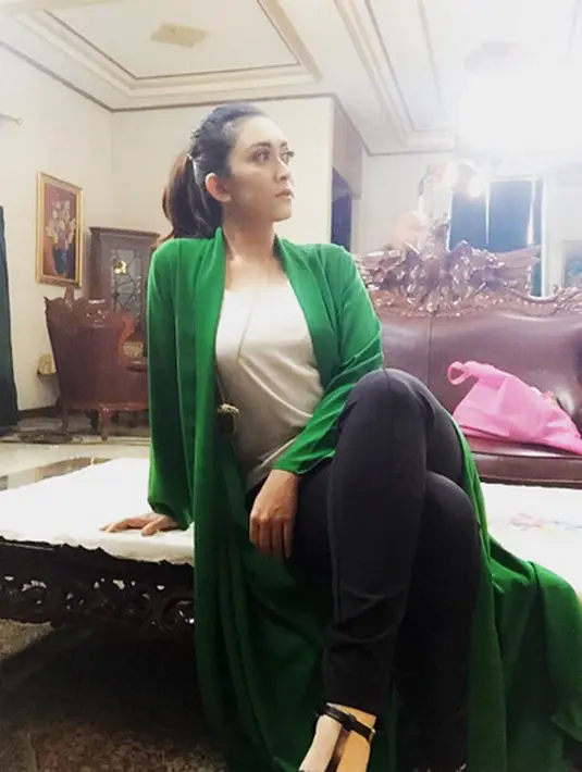 Sandy menambahkan, bahwa kliennya mengajukan gugatan cerai, tidak memasukkan hak asuh anak hasil pernikahannya. Begitu juga dengan harta bersama atau gono-gini juga tidak termasuk dalam materi gugatan. (Instagram/nafaurbach)