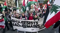 Demonstran di Toronto, Kanada, menyerukan akhir kekerasan bagi Palestina. (AP/Arlyn McAdorey)