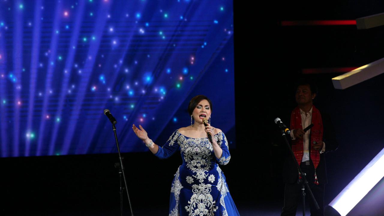 [Bintang] Nia Daniati