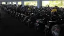 Sejumlah motor diparkir di gedung parkir Taman Menteng, Jakarta, Senin (30/3/2015). Rencananya gedung parkir empat lantai tersebut akan dialihfungsikan sebagai lokasi wisata kuliner. (Liputan6.com/Johan Tallo)