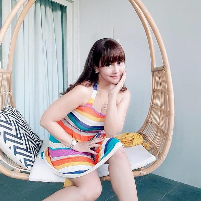 7 Potret Anita Hara yang Tetap Tampil Awet Muda di Usia 40 Tahun