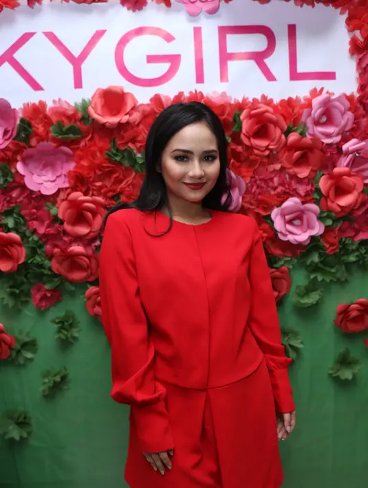 Penyanyi muda Gita Gutawa telah meraih kesuksesan bersama sang ayah, Erwin Gutawa. Namun untuk albumnya yang berjudul ‘The Next Chapter’, pelantun ‘Bukan Permainan’ ini mencoba berkarya murni atas jerih payahnya sendiri. (Andy Masela/Bintang.com)