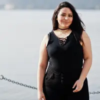 Ilustrasi Atasan untuk Wanita Curvy (Credit: ASphotofamily/freepik)