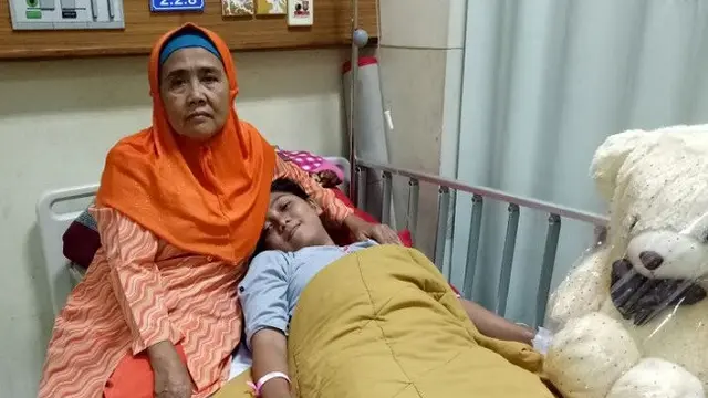 Pelajar di Sumedang Telan Jarum Pentul Saat Rapikan Jilbab