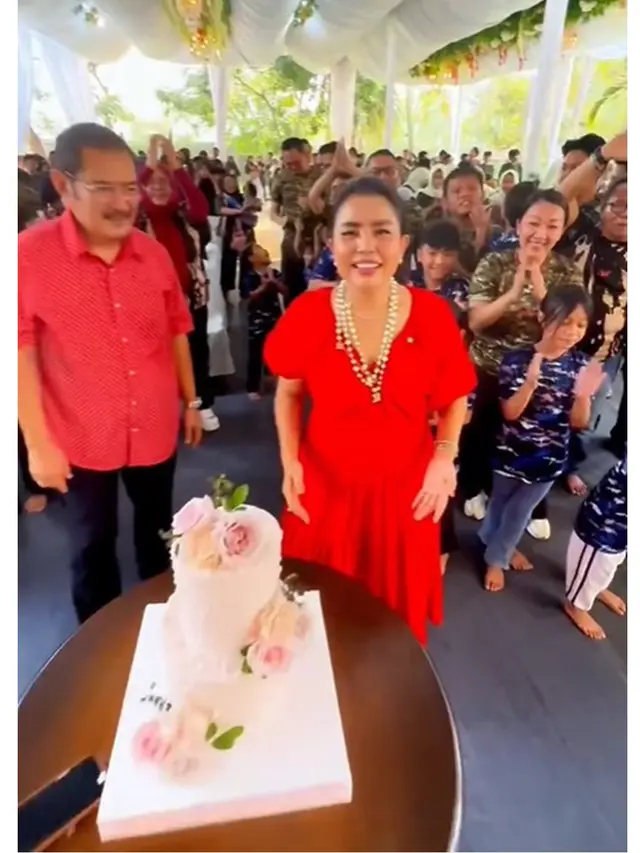 6 Potret Sederhana Ulang Tahun Mayangsari ke-54, Penuh Syukur dan Kebersamaan