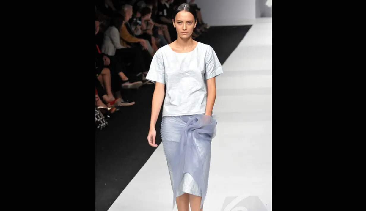 Busana-busana minimalis dengan aksen-aksen menarik membuat karya-karya F Budi ini memiliki sentuhan couture, Jakarta, Sabtu (1/11/2014). (Liputan6.com/Panji Diksana)