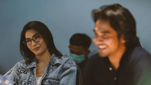 Diterpa Rumor Selingkuh, Ini 7 Potret Kebersamaan Tyas Mirasih dan Tengku Tezi