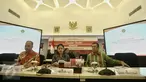 Menko PMK Puan Maharani (tengah) saat memimpin rapat koordinasi di Jakarta, Kamis (11/2/2016). Rakor tersebut membahas Science Techno Park (STP) atau Taman Sains. (Liputan6.com/Faizal Fanani)