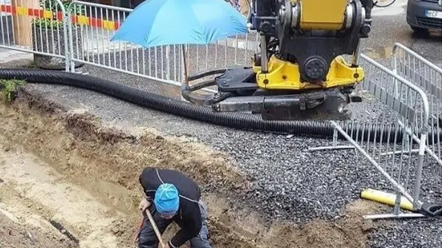 6 Kelakuan Tukang Bangunan saat Melindungi Diri Ini Nyeleneh Banget