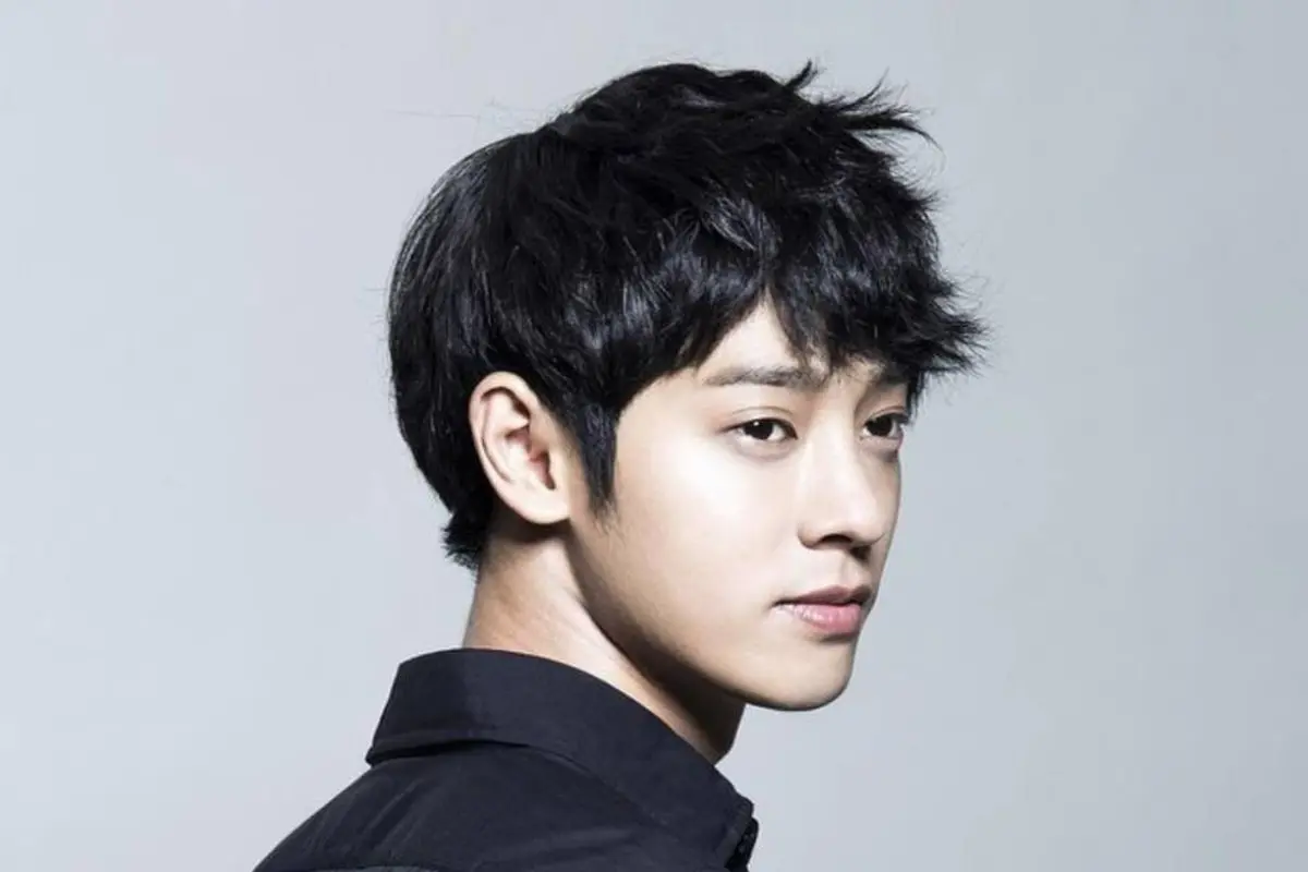 Tuduhan melakukan pelecehan seksual telah mengancam karier Jung Joon Young.
