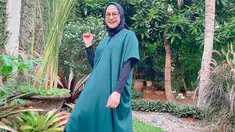 Nina Zatulini memang cukup dikenal dengan gaya busananya yang kasual. Bahkan, di beberapa kesempatan penampilannya sering kali terlihat santai namun tetap sopan dan menawan. (Liputan6.com/IG/@ninazatulini22)