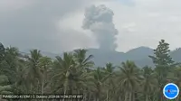 Gunung Dukono di Pulau Halmahera, Maluku Utara, mengalami erupsi pada Jumat pagi (14/6/2024), pukul 08.26 WIT. (Liputan6.com/ Dok PVMBG)