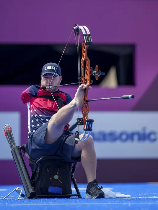 Matt Stutzman dari Amerika Serikat bertanding dalam panahan pria Ind Compound - Open - 15 Arrow M pada Paralimpiade Tokyo 2020 di Tokyo, Jepang, 28 Agustus 2021. (Bob Martin for OIS via AP)