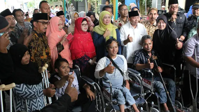 Penyandang Disabilitas Doakan Khofifah Menang Pilkada Jatim. (Liputan6.com/Dian Kurniawan)