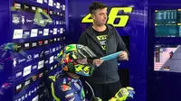 Pebalap Movistar Yamaha, Valentino Rossi, diprediksi akan menunda pensiun dan tetap membalap di MotoGP pada 2019. (Yamaha MotoGP)