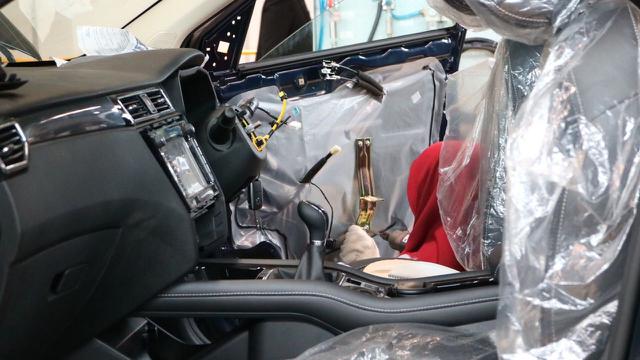 Pekerja Wanita Pabrik Sokon