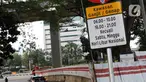 Pengendara memasuki kawasan aturan ganjil-genap, Jalan Gatot Subroto, Jakarta, Sabtu (6/6/2020). Pemprov DKI Jakarta mengeluarkan Pergub nomor 51 Tahun 2020 yang didalamnya mengatur pembatasan kendaraan dengan rekayasa ganjil-genap untuk sepeda motor dan mobil. (Liputan6.com/Helmi Fithriansyah)