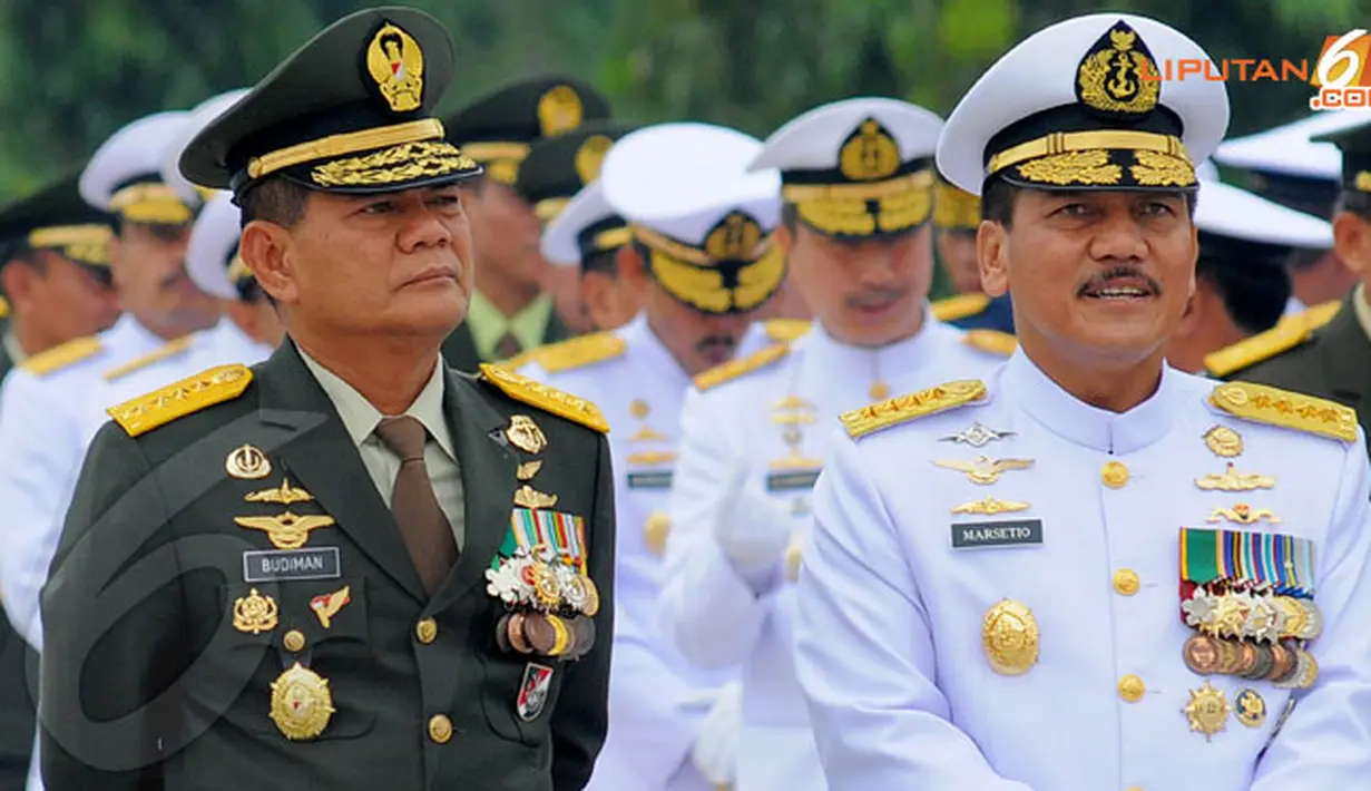 Kepala Staf TNI Angkatan Darat, Jenderal TNI Budiman berdampingan dengan Kepala Staf TNI AL, Laksamana TNI Marsetio (Liputan6.com/ Herman Zakharia)