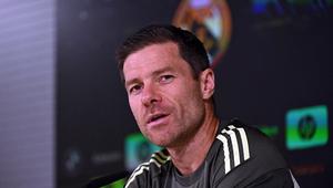 Pelatih Real Madrid, Xabi Alonso, menyatakan akan tetap tampil maksimal meski hanya mendapatkan waktu 15 hari persiapan sebelum musim baru 2025/2026. Pasalnya, Los Blancos harus jadi tim paling terakhir di Liga Spanyol yang melakoni pramusim karena harus tampil di Piala Dunia Antarklub 2025. (AFP/Javier Soriano)